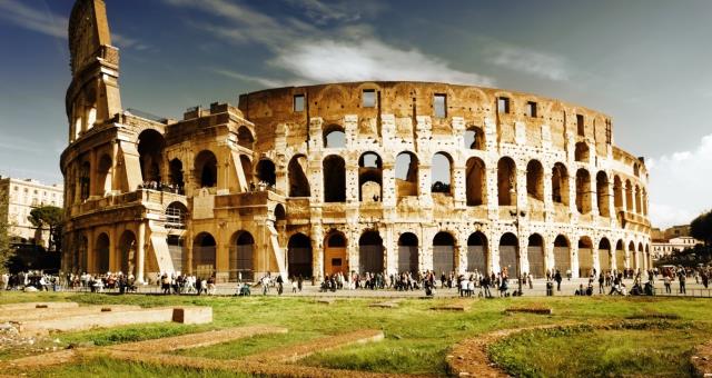 The Coliseum is one of the world's most famous monuments. It is a few minutes walk from the Hotel Piccadilly!