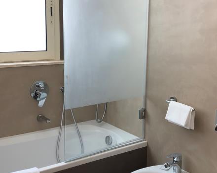 El baño de Piccadilly Hotel renovado en el 2018