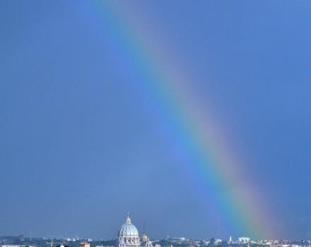 Anblick eines Regenbogens von Hotel Piccadilly