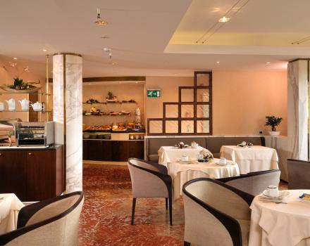 Situata in una posizione panoramica sulla città, la sala colazioni del Best Western Hotel Piccadilly, oltre ad essere confortevole e raffinata, ospita il buffet ideale per iniziare la giornata nella capitale. I cibi proposti spaziano dalla classica colazione all’italiana, con brioche e dolci appena sfornati e caffè aromatico, fino alle più salate colazioni internazionali.