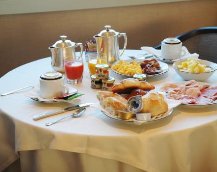 To start the day, enjoy breakfast at the Best Western Hotel Piccadilly with magnificent view of Rome!