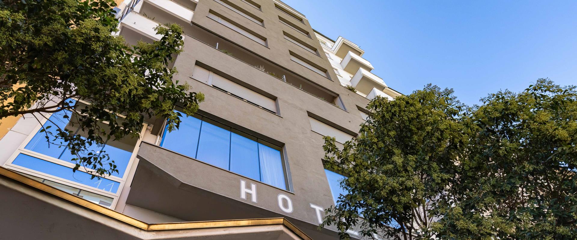 Facade of Hotel Piccadilly