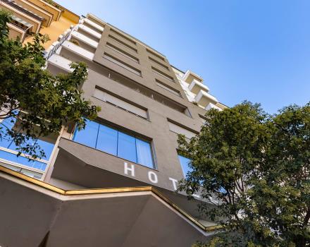 Facade of Hotel Piccadilly