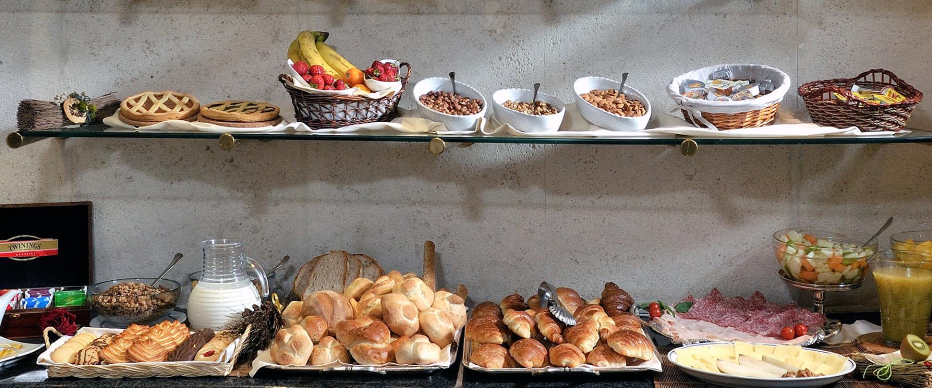 Découvrez le copieux petit-déjeuner de l'Hotel Piccadilly !